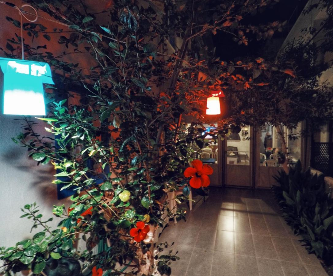 Miss Hotel Karya Oren  Eksteriør bilde